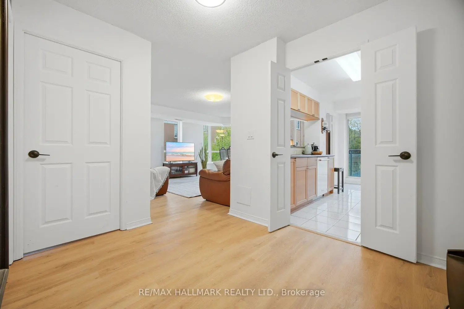 190 Manitoba Street 209 photo 2