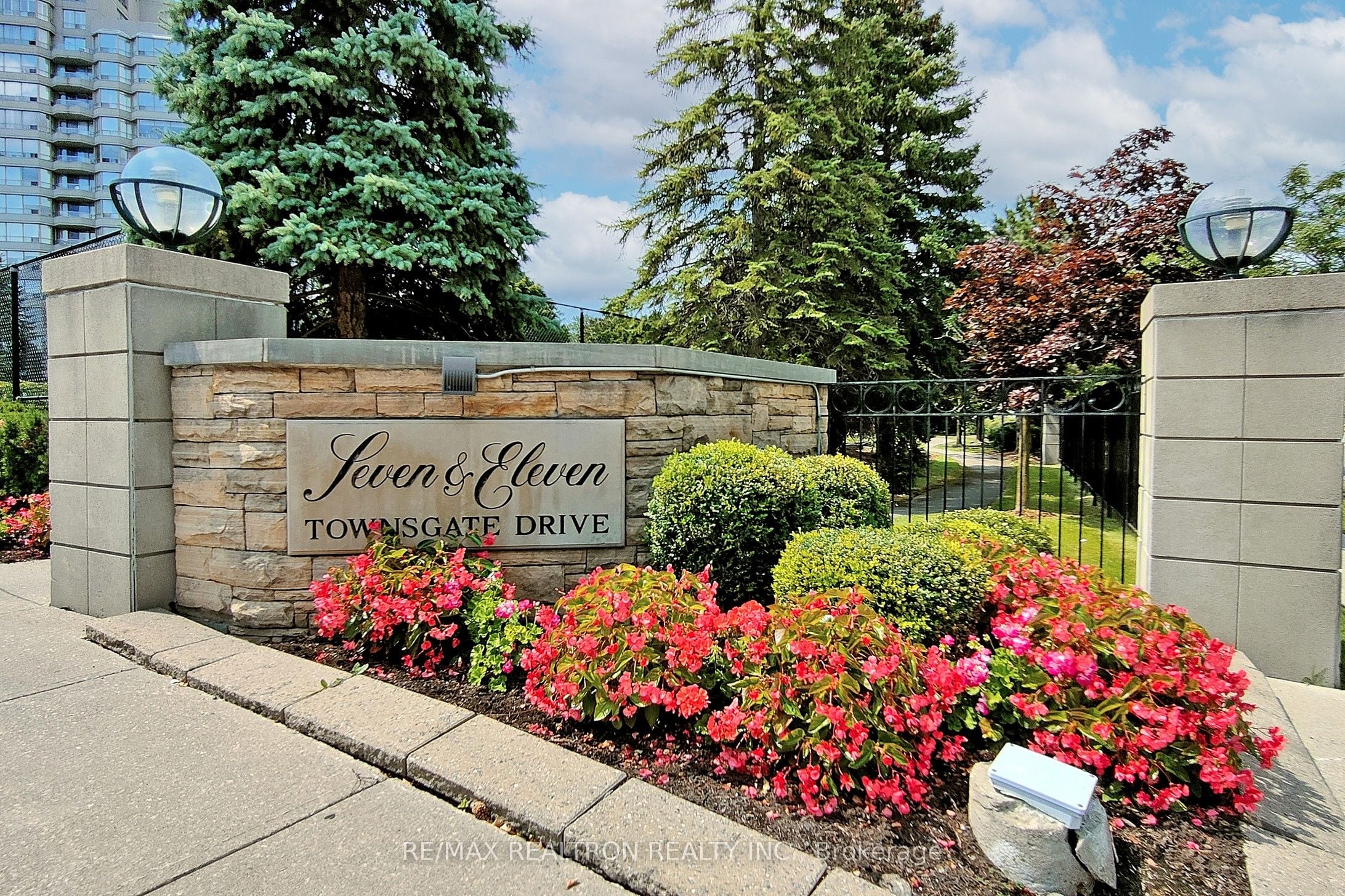 Additional image 3 of 308-7 Townsgate Drive, Vaughan, ON, L4J 7Z9