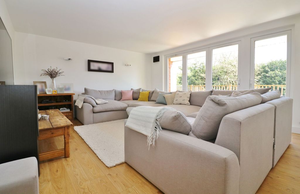 Additional image 6 of 4 bed detached house for saleBursledon Road, Hedge End SO30