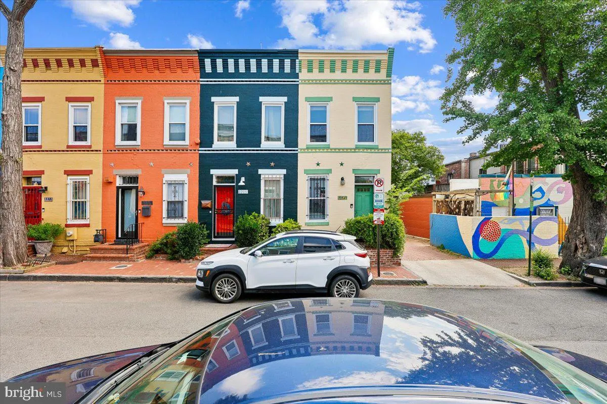 2207 12th Place NW, Washington, DC 20009