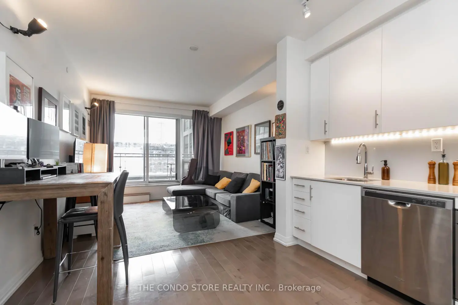 460 Adelaide Street 611 photo 3