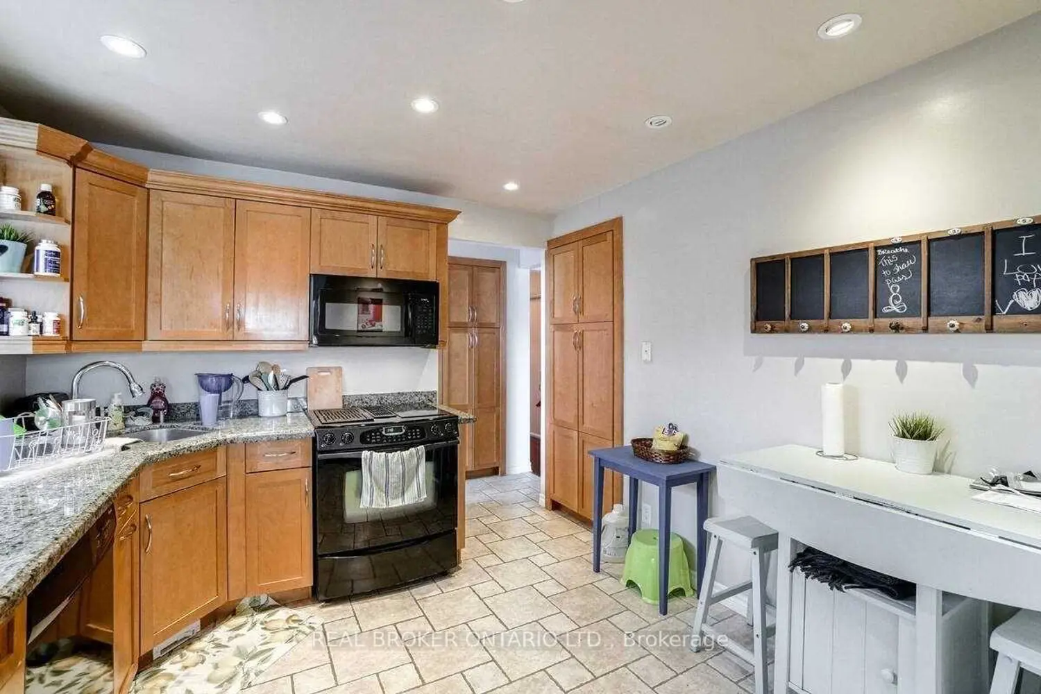 320 Williams Avenue photo 4