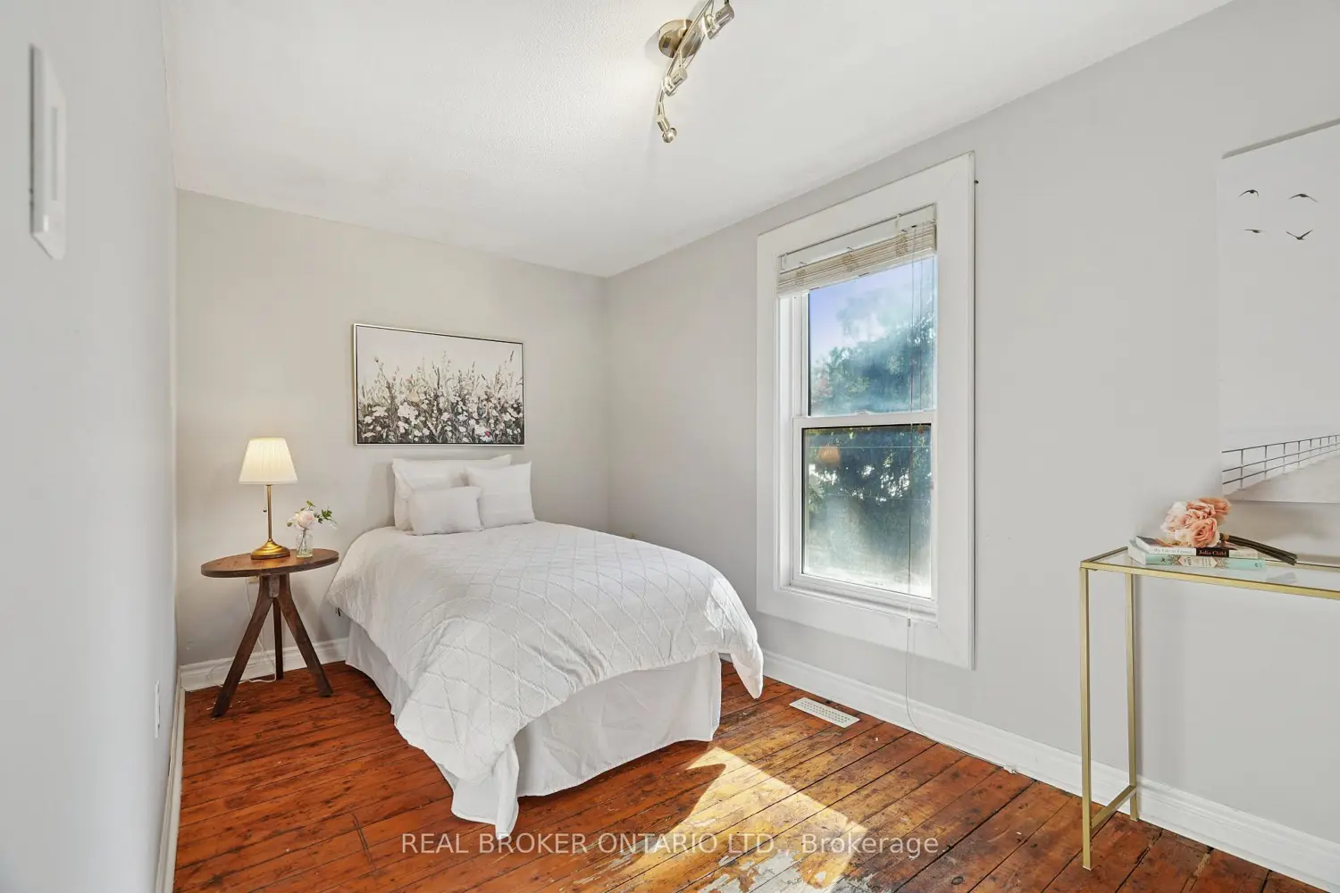 Additional image 10 of 2055 Embleton Road