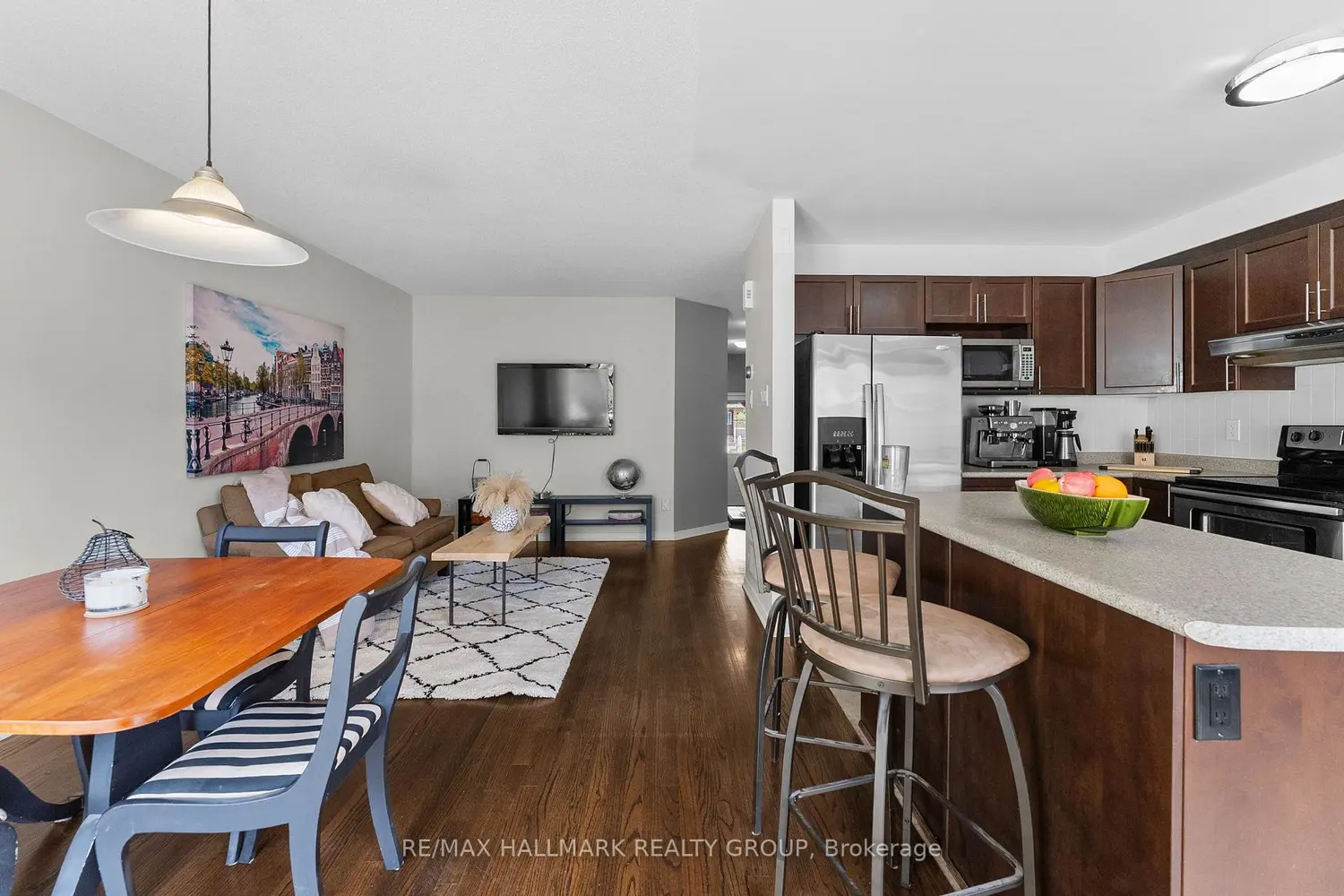 231 Rolling Meadow Crescent photo 4