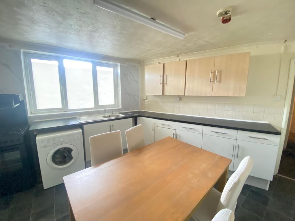 Additional image 5 of 2 bed flat for saleWindsor Road, Neath, Neath Port Talbot. SA11