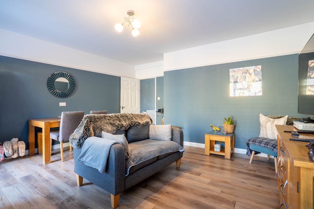 4 bed end terrace house for salePunch Croft, Longfield DA3