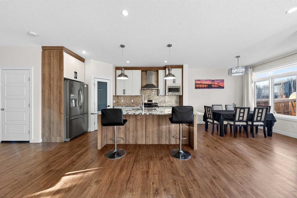 Additional image 3 of 353 Nolanhurst Crescent NW, Calgary, AB, T3R 0Z1
