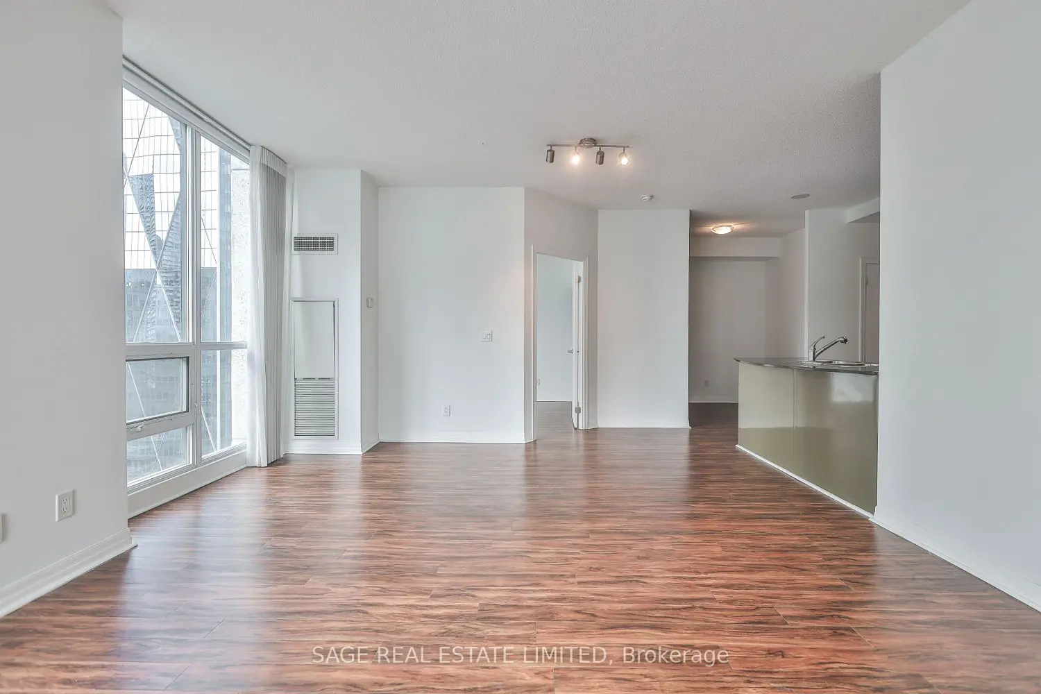 16 Yonge Street 2711 photo 3