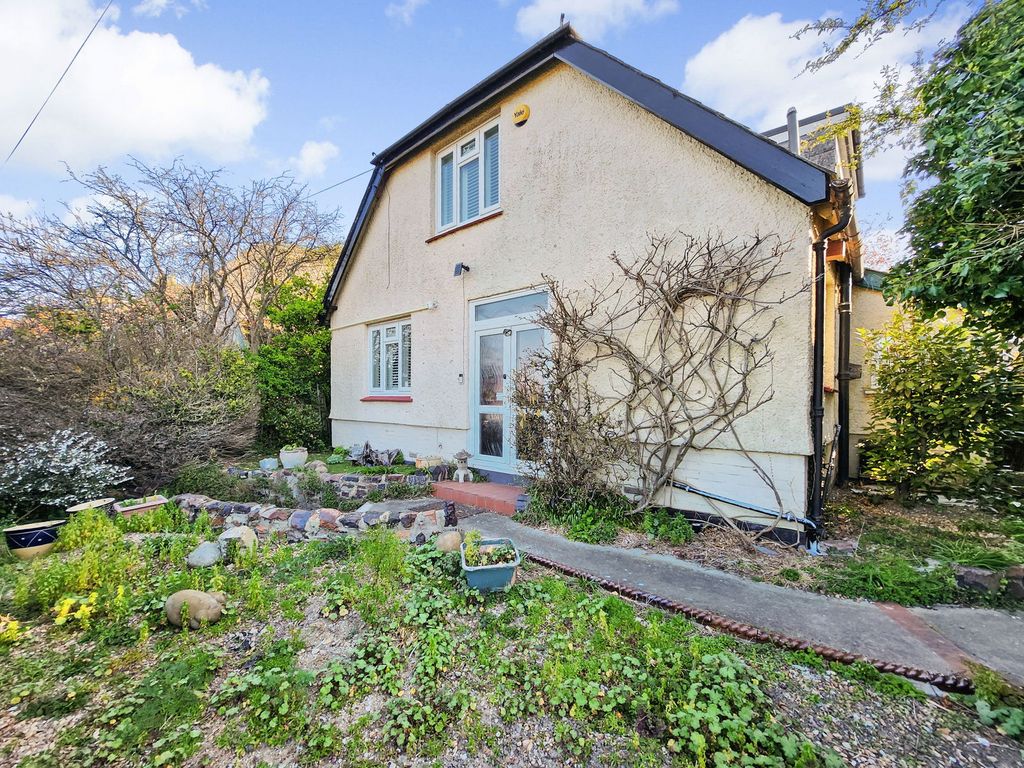 3 bed detached house for saleMargate Road, Ramsgate CT12 photo 5