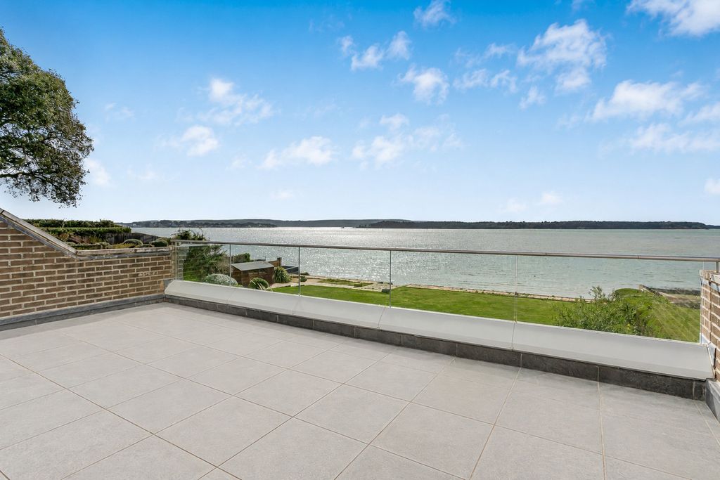Additional image 4 of 4 bed flat for saleSandbanks Road, Poole BH14