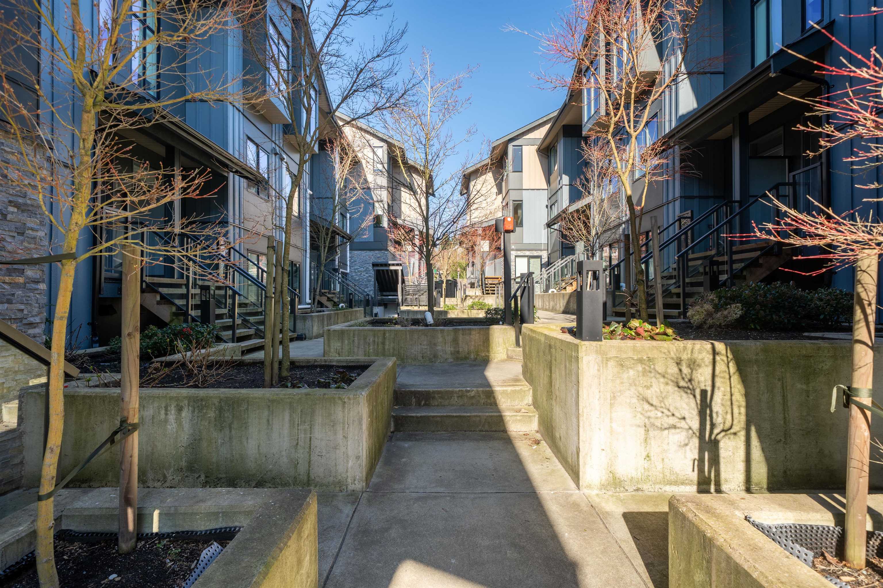Additional image 3 of 210-7131 17th Avenue, Burnaby, BC, V3N 1K8
