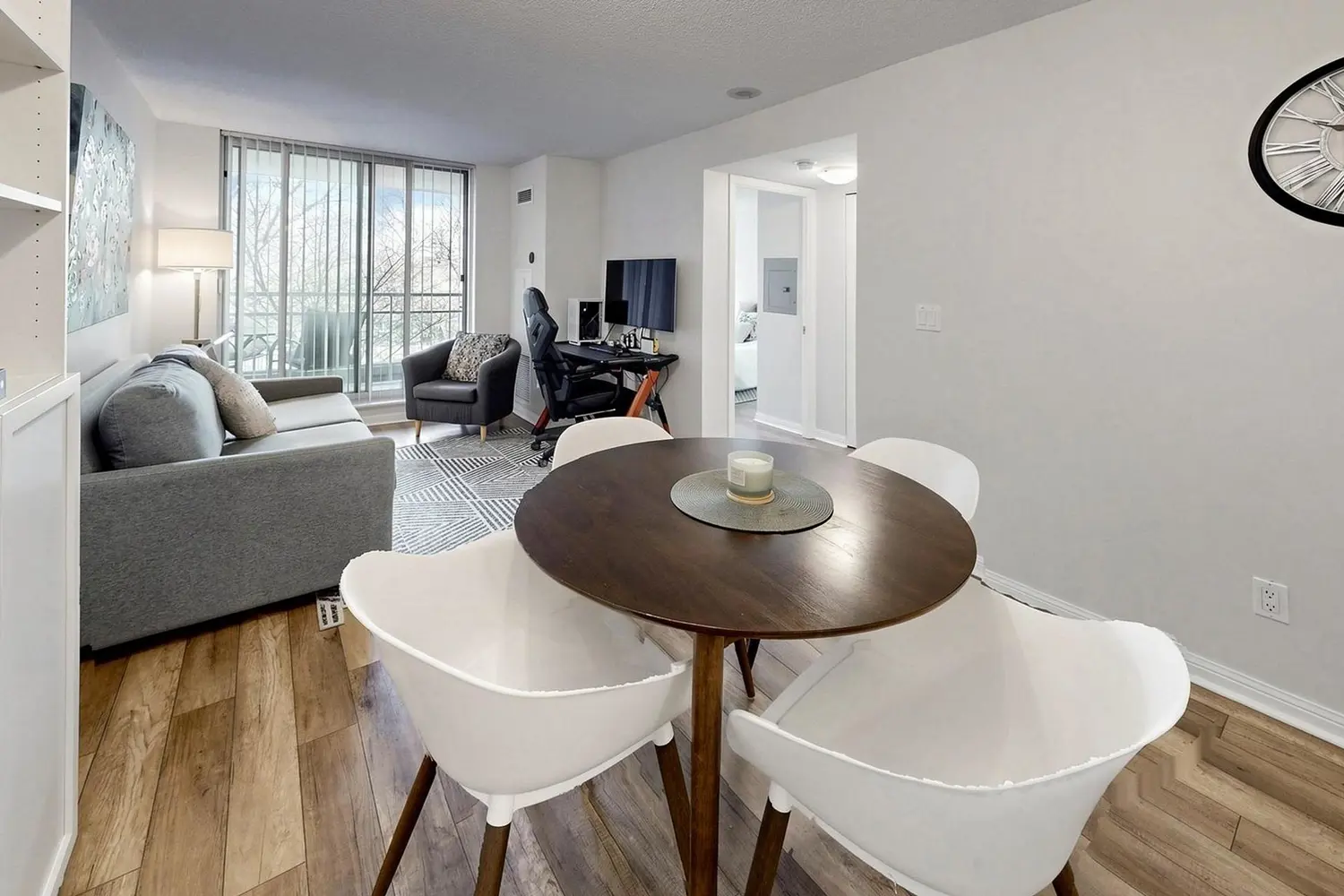 398 Eglinton Avenue 203 photo 5