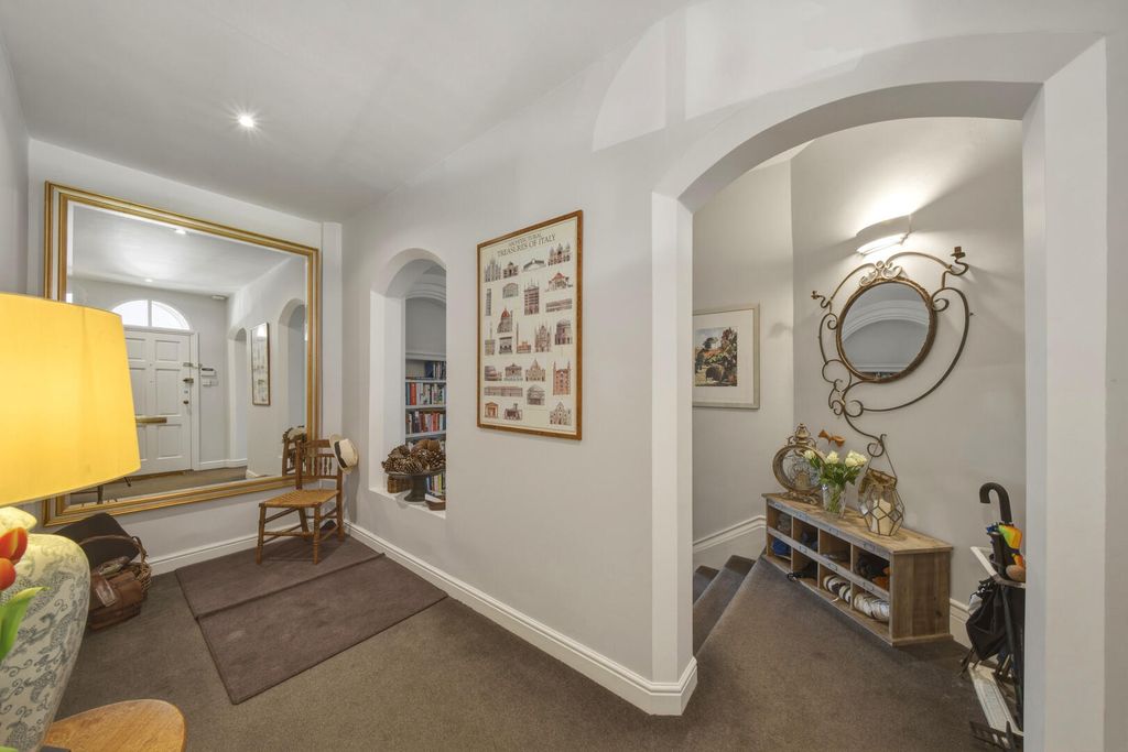 Additional image 3 of 3 bed flat for saleNewcastle Drive, The Park NG7