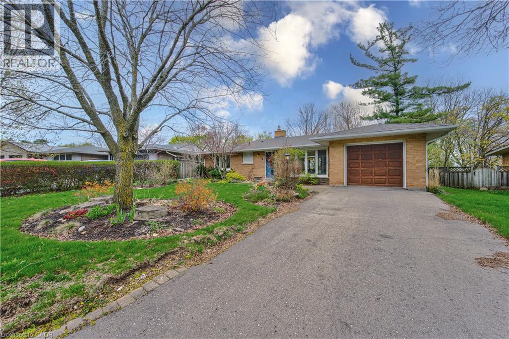 74 Leaside Place, Waterloo, ON, N2J2N5