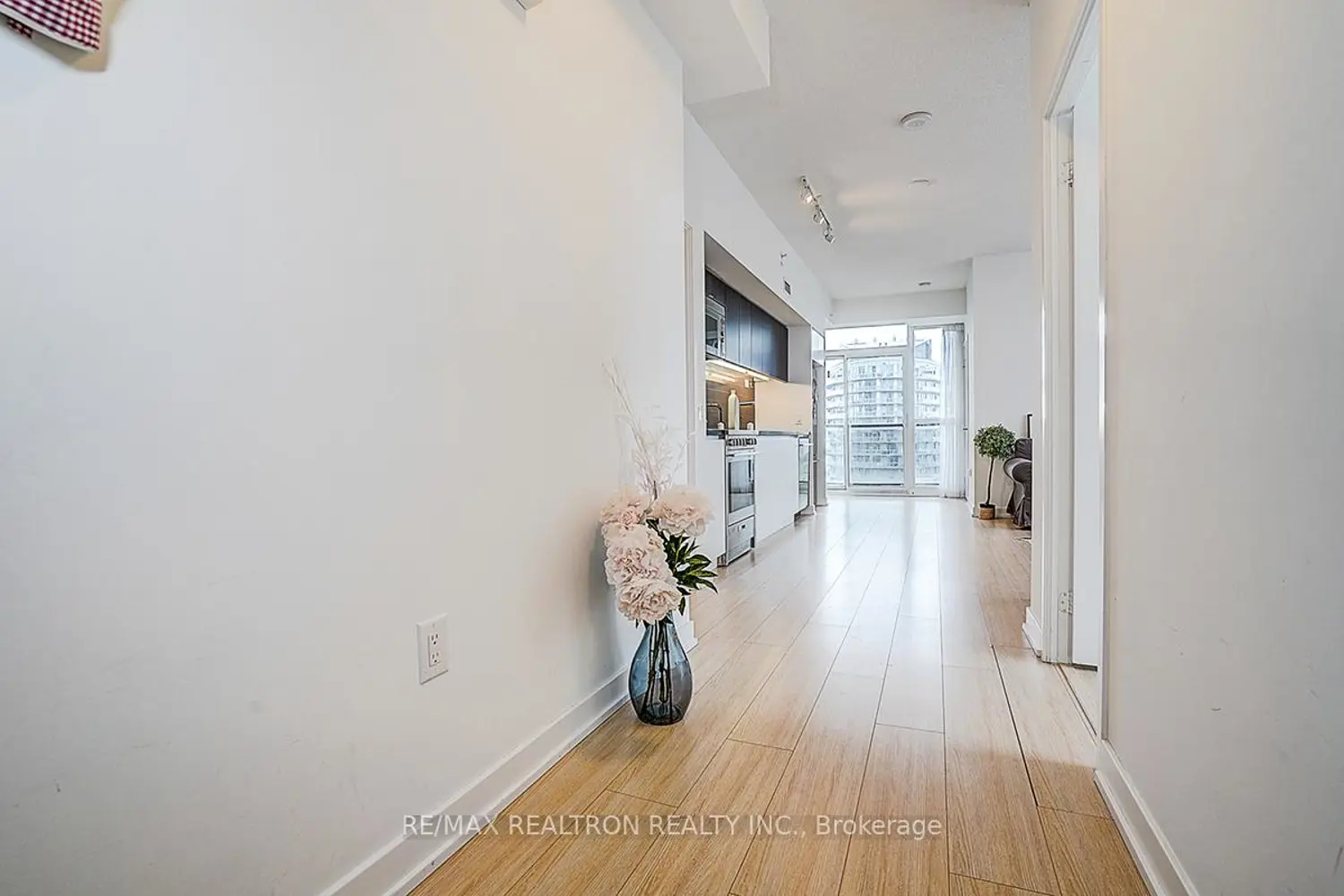 85 Queens Wharf Road 2606 photo 3