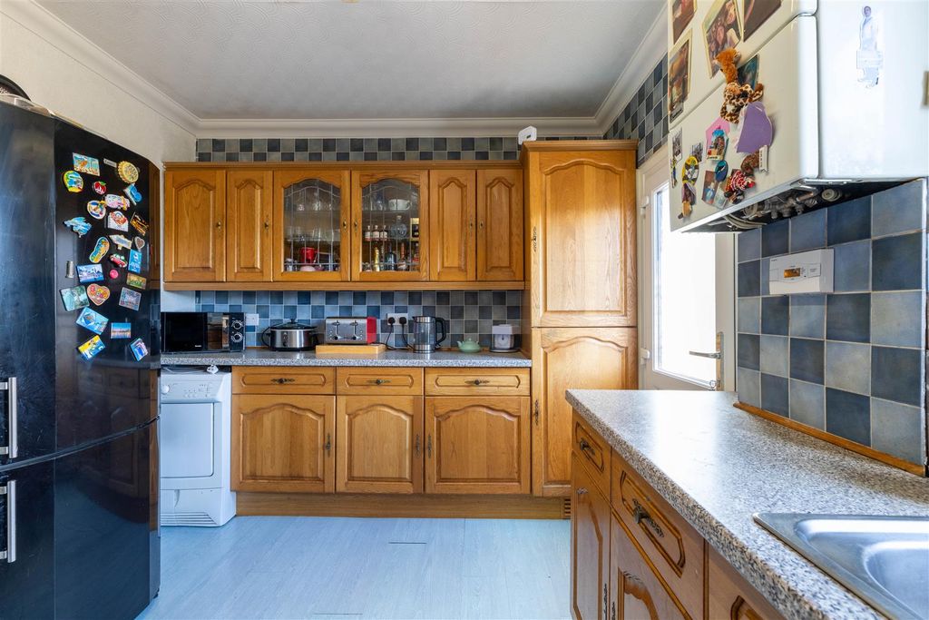 Additional image 3 of 3 bed flat for saleGlengarry Road, Perth PH2