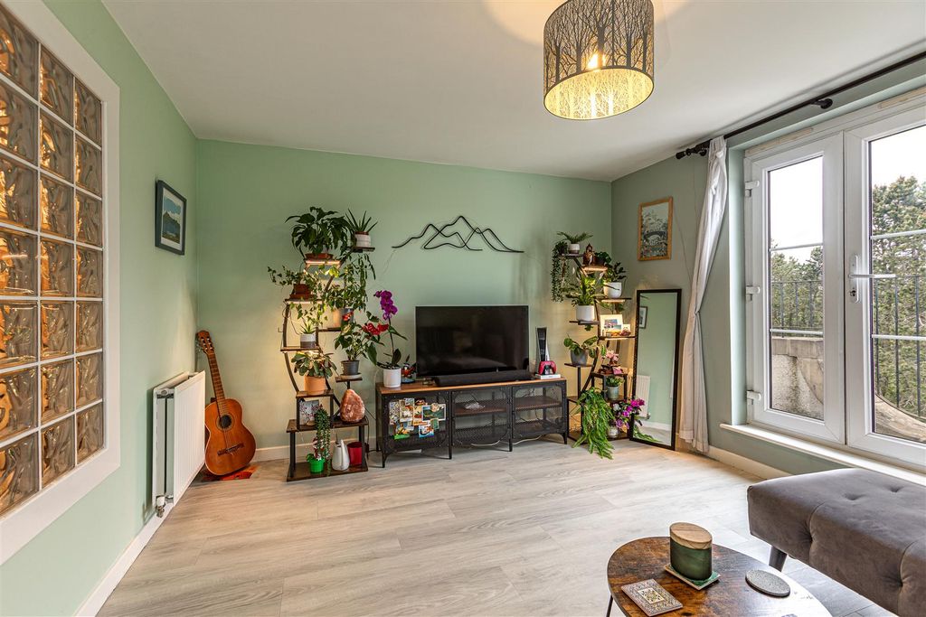 Additional image 3 of 2 bed flat for sale6/8 Weavers Linn, Tweedbank, Galashiels TD1