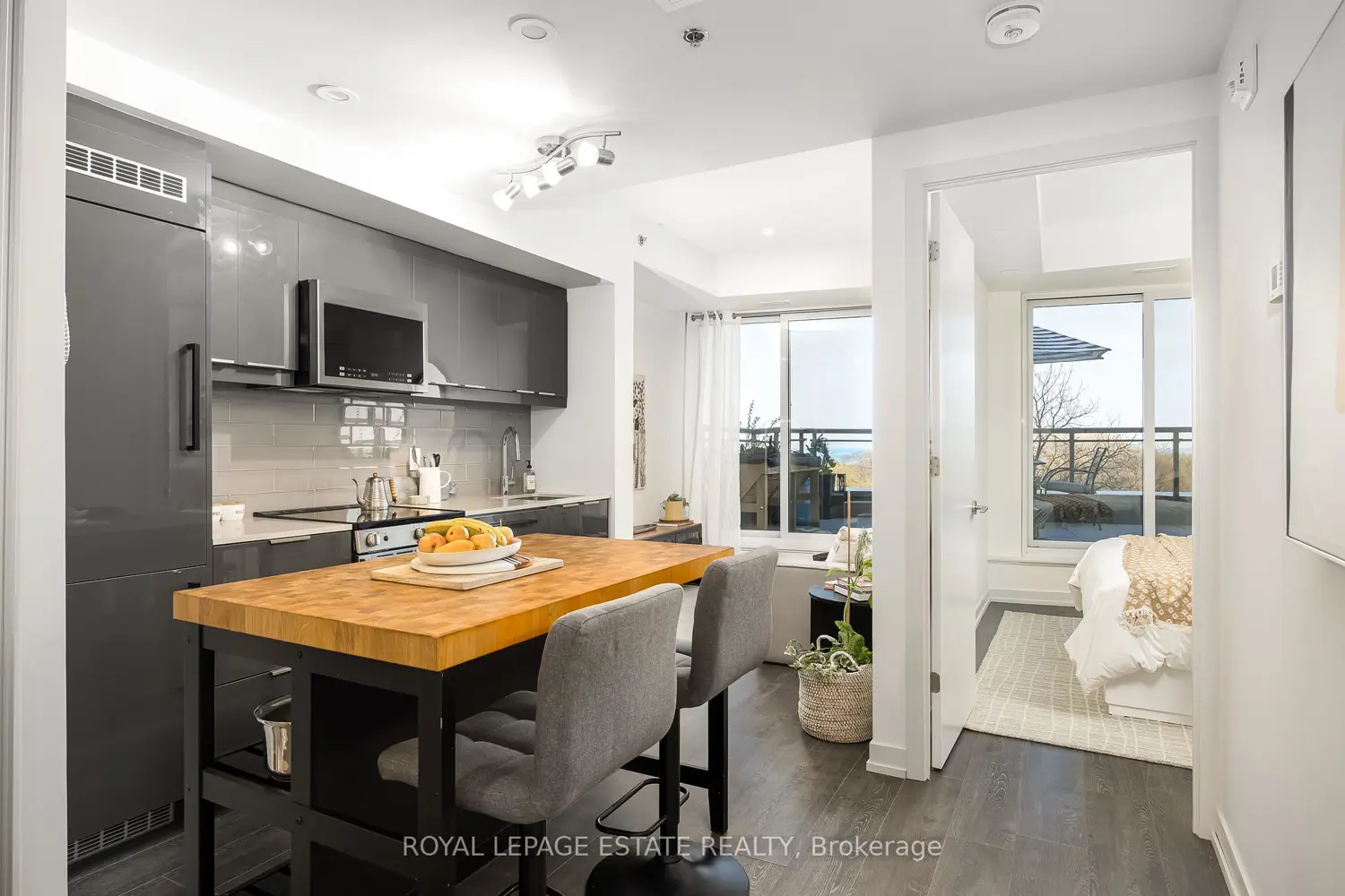 90 Glen Everest Road 611 photo 3