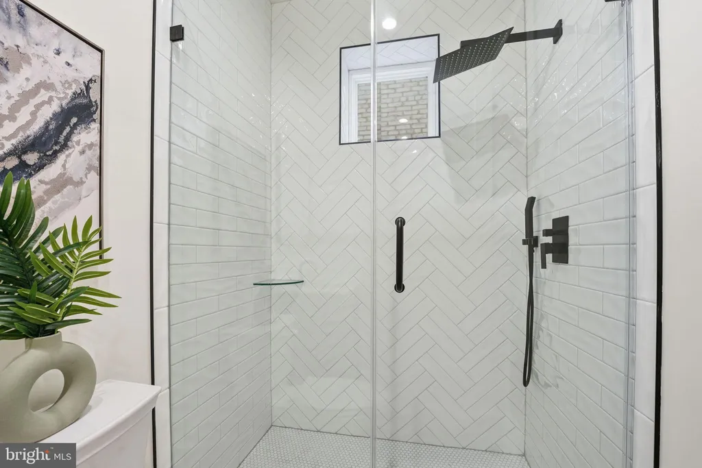 Additional image 17 of 3916 8th Street NW Unit B, Washington, DC 20011