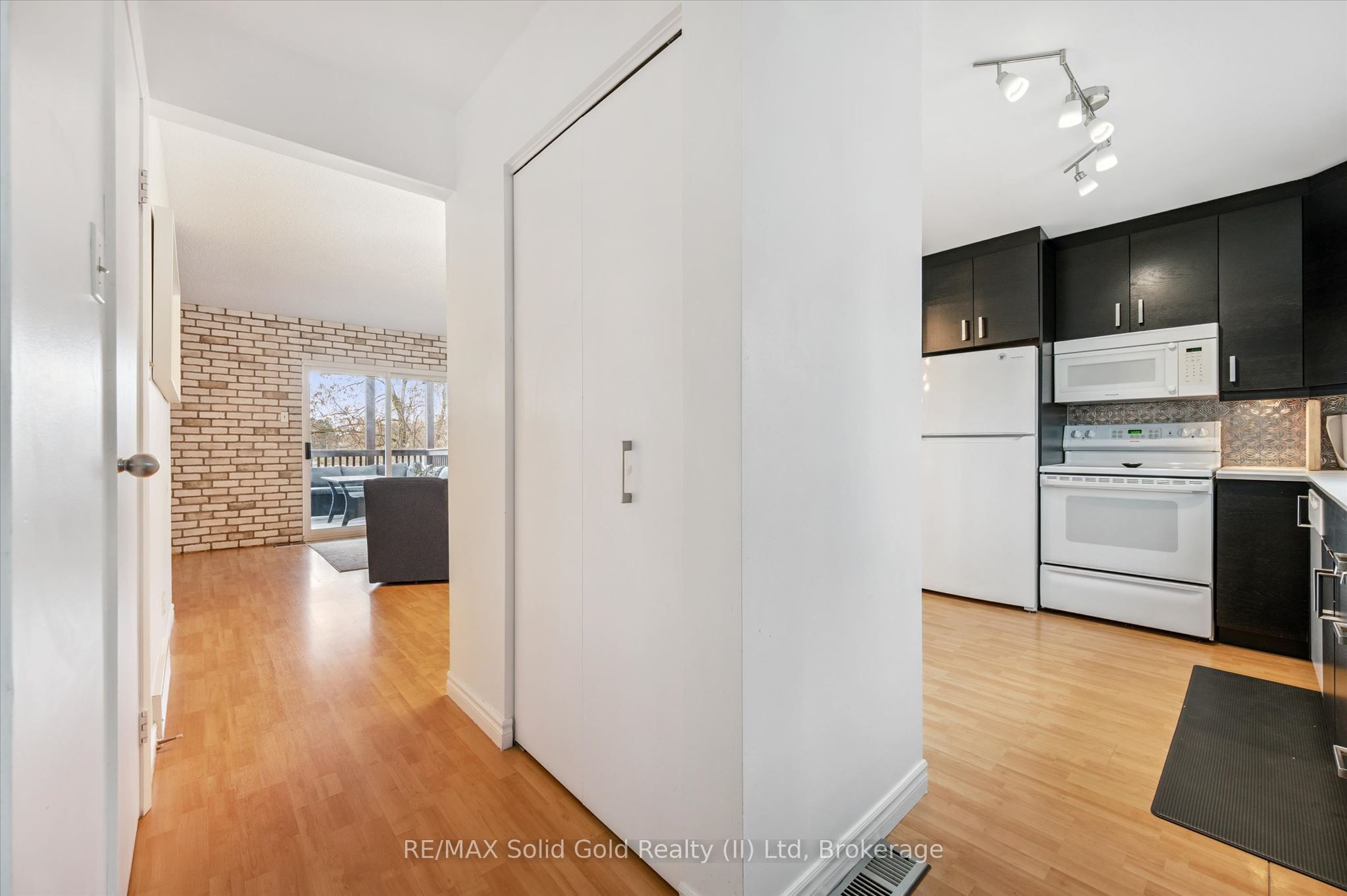 Additional image 6 of A-423 Cadbury Court, Waterloo, ON, N2K 3G7