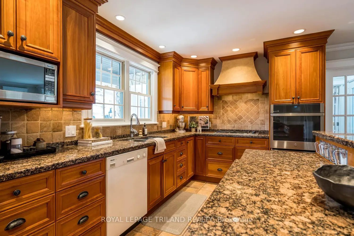 Additional image 7 of 2416 Sunningdale Road