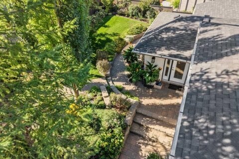 Additional image 8 of 855 Oakside Circle SW, Calgary, AB, T2V 4P5