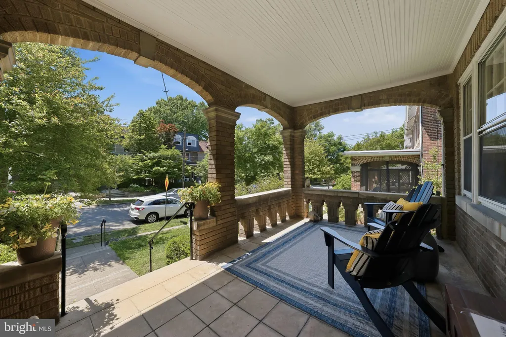 3811 Garfield St NW, Washington, DC 20007 photo 2