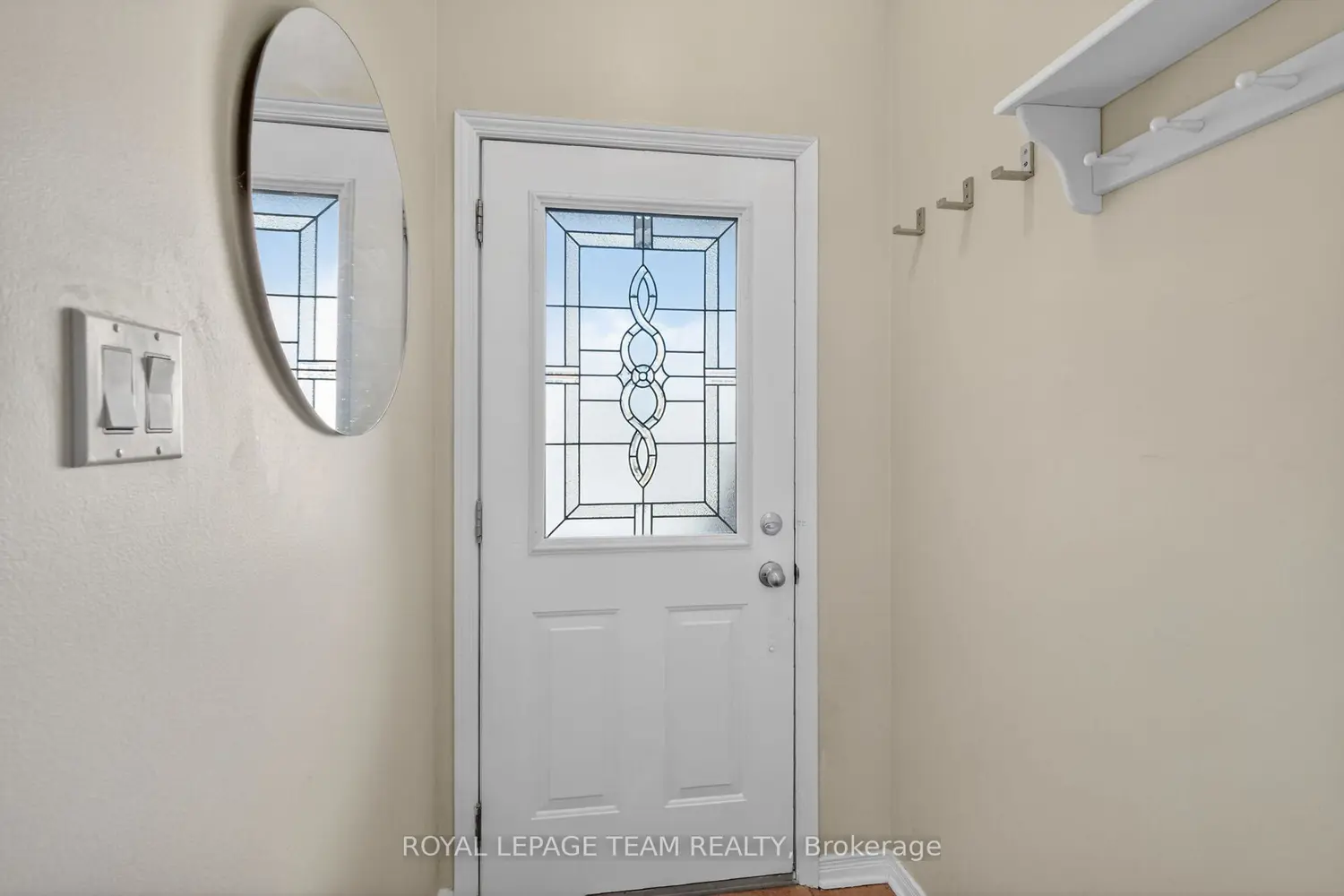 8 Manhattan Crescent photo 2