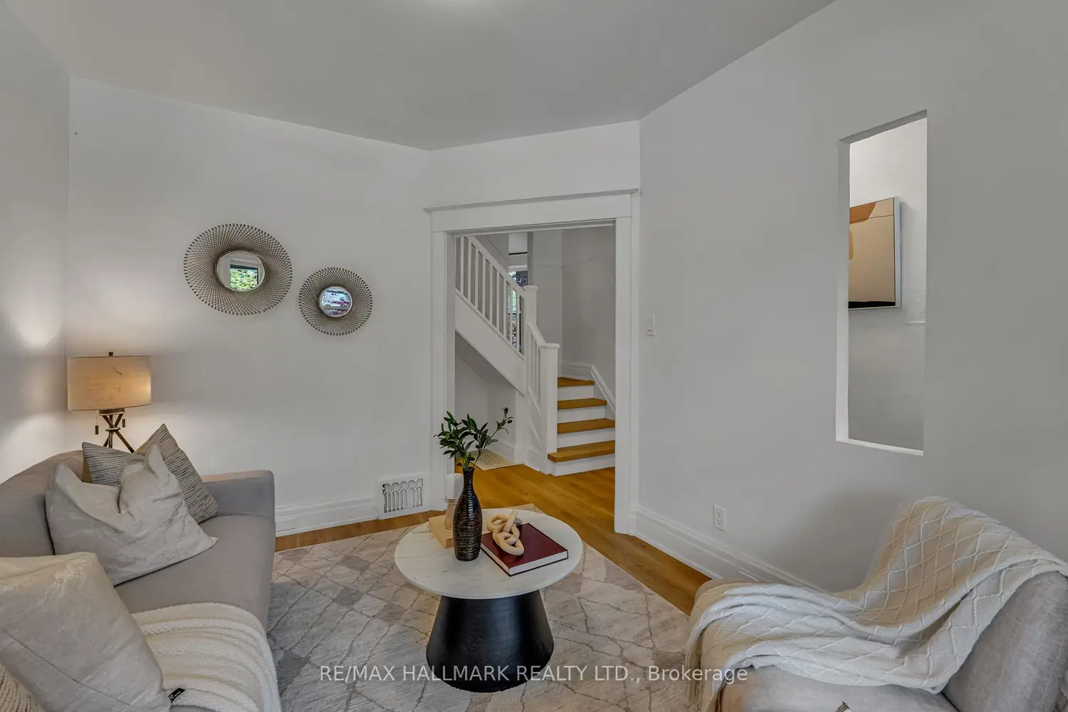 49 Ravina Crescent photo 4