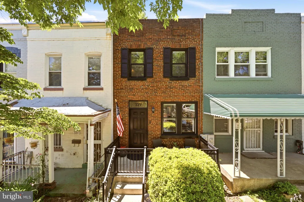 329 17th Street SE, Washington, DC 20003 photo 2