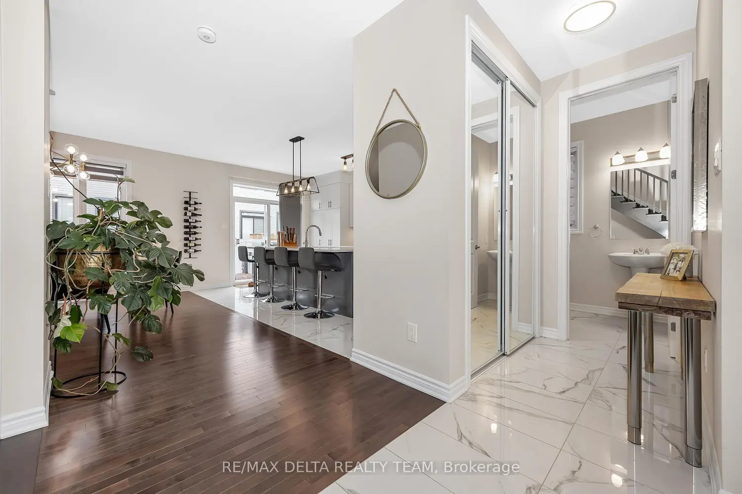 748 Vennecy Terrace photo 4