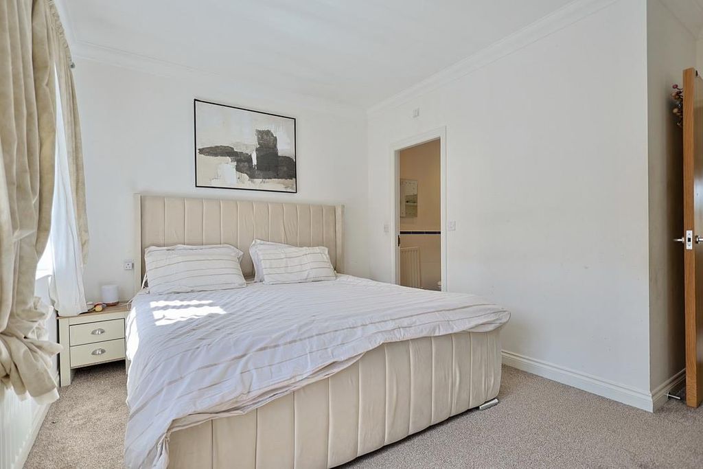 Additional image 25 of 5 bed end terrace house for saleFeatherstone Grove, Newcastle Upon Tyne NE3