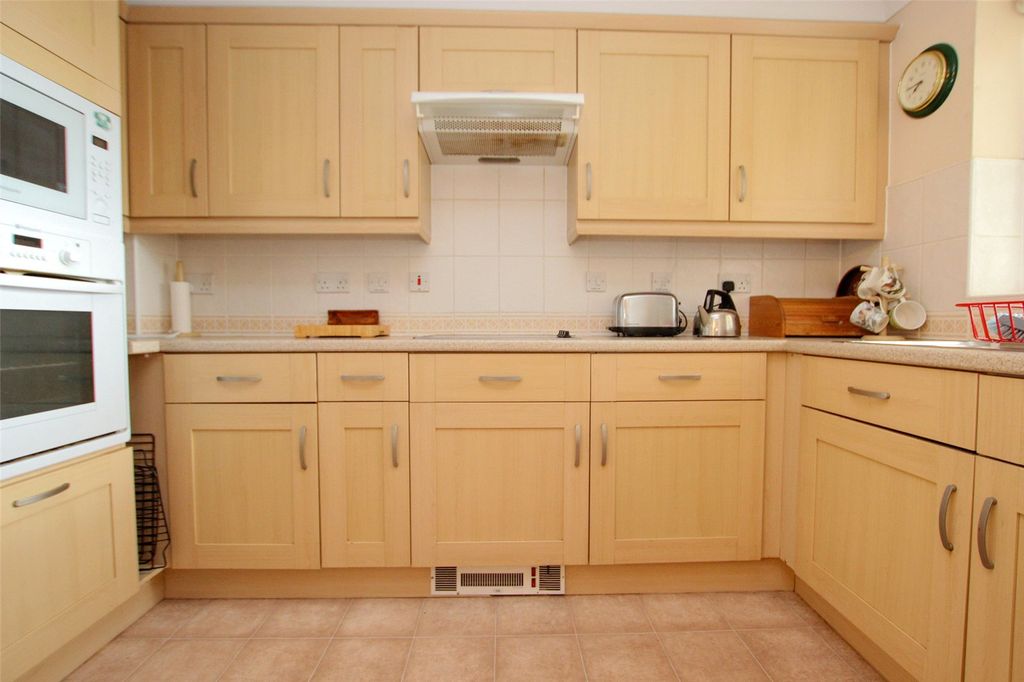 Additional image 7 of 2 bed flat for saleBeach Road, Weston-Super-Mare, Somerset BS23