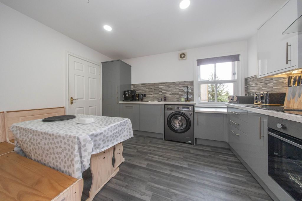 Additional image 4 of 2 bed flat for saleKnightsridge House Watson Green, Livingston EH54