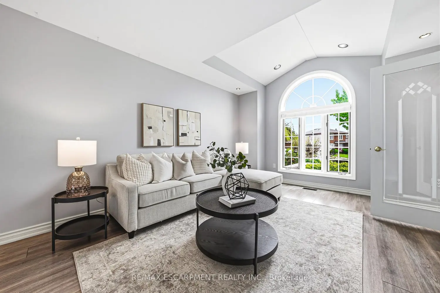 Additional image 3 of 301 Parkwood Crescent