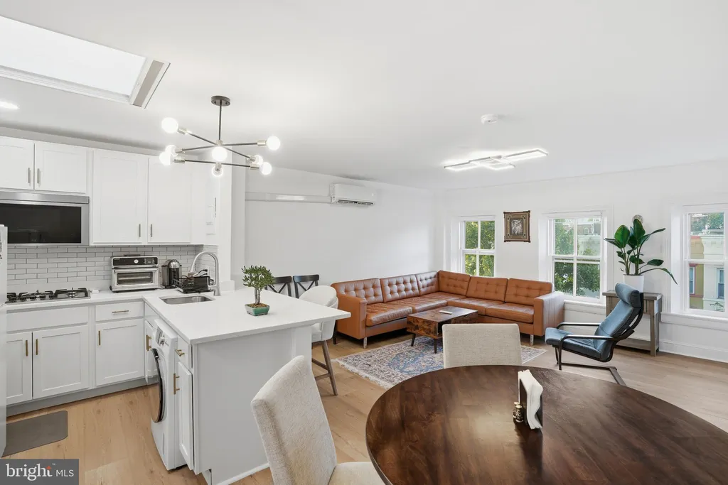 Additional image 5 of 313 C Street SE, Washington, DC 20003