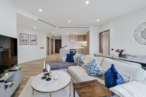 Aspen, Marsh Wall, London E22