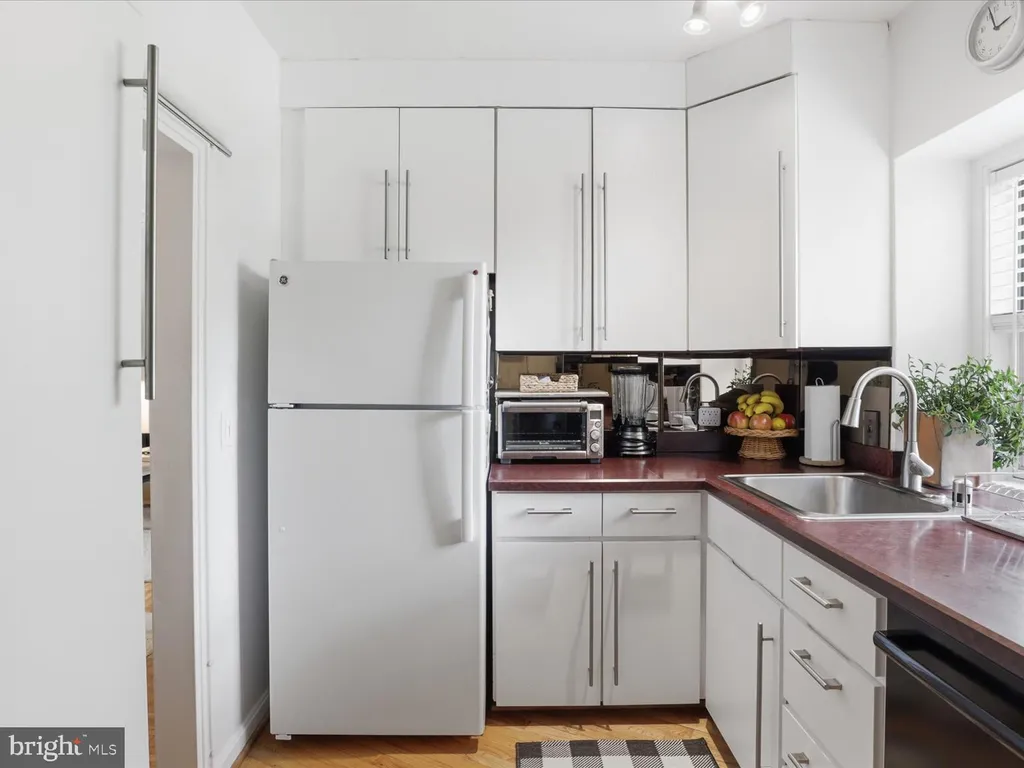 Additional image 13 of 3901 Cathedral Avenue NW Unit 418, Washington, DC 20016