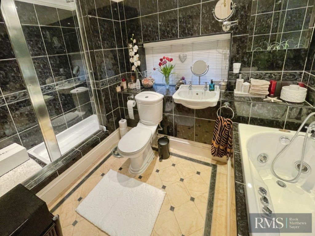Additional image 7 of 4 bed flat for salePrincess Mary Court, Jesmond, Newcastle Upon Tyne NE2
