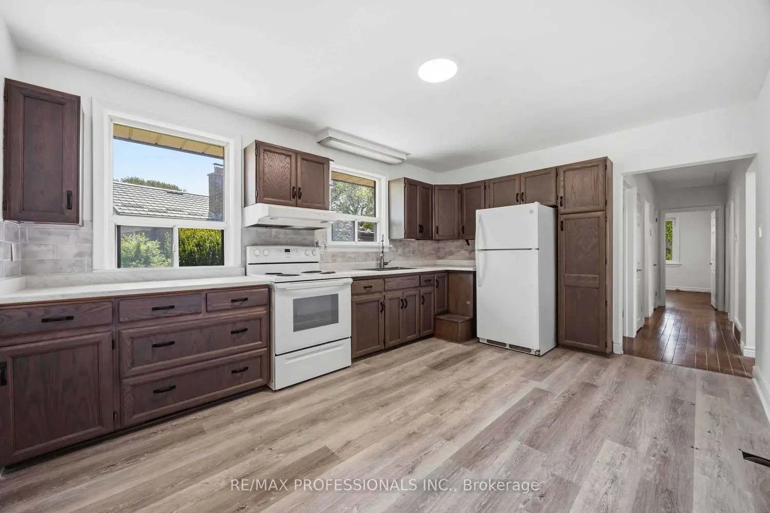 28 Chandler Drive photo 3