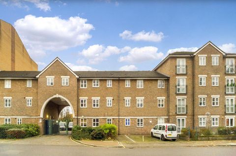 Caravel Close, London E14