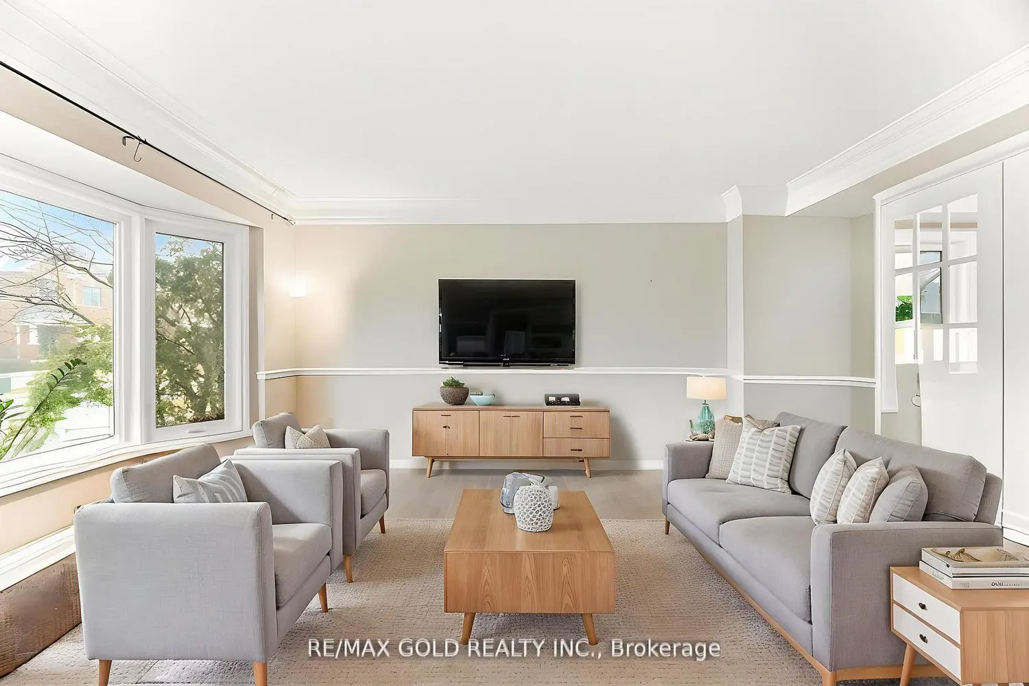Additional image 3 of 2441 Capilano Crescent