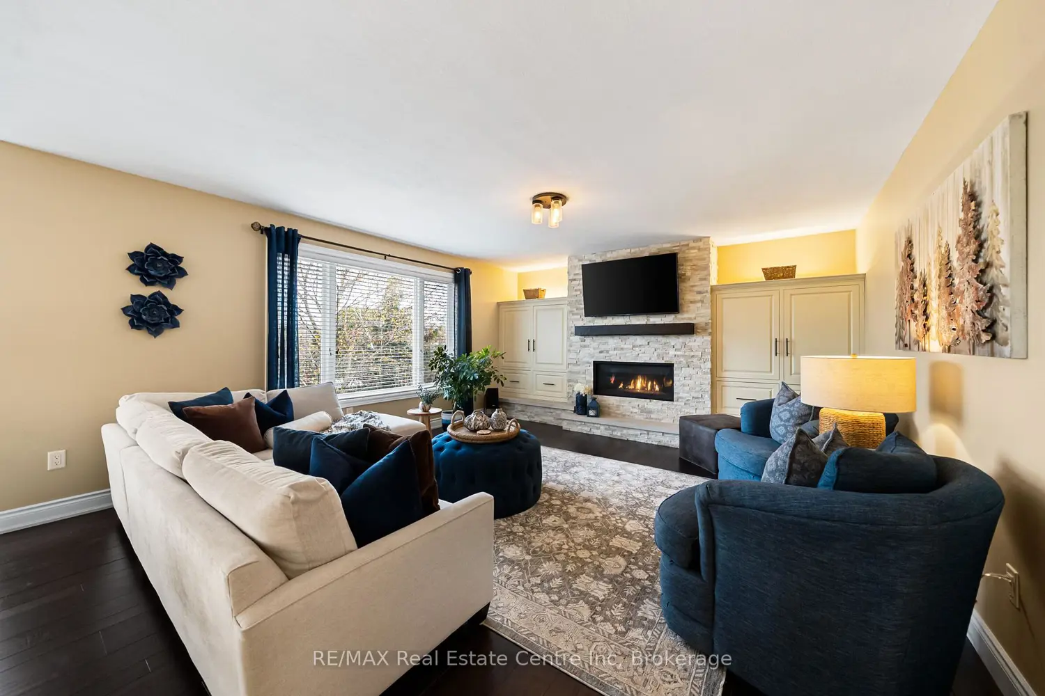 6 Jean Anderson Crescent photo 3