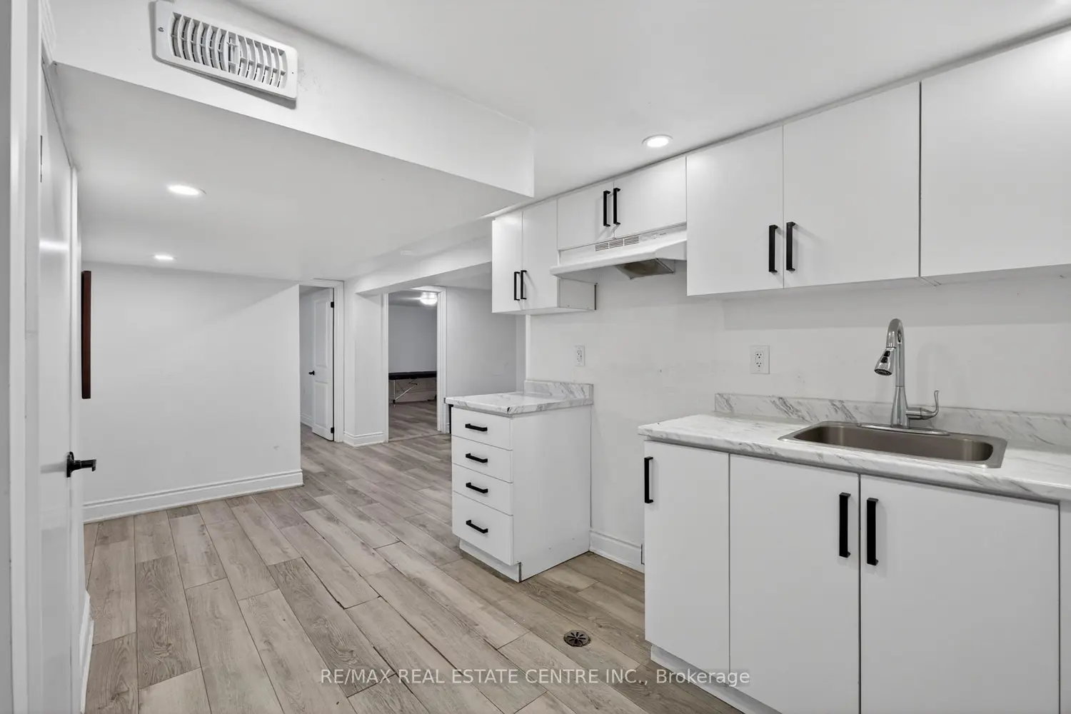 Additional image 11 of 43 West 1St Street
