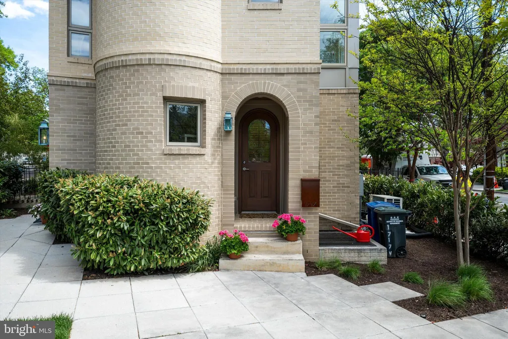 1717 V Street NW, Washington, DC 20009 photo 4