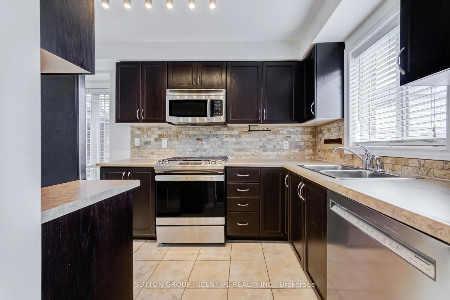 Additional image 10 of 46 Viking Drive