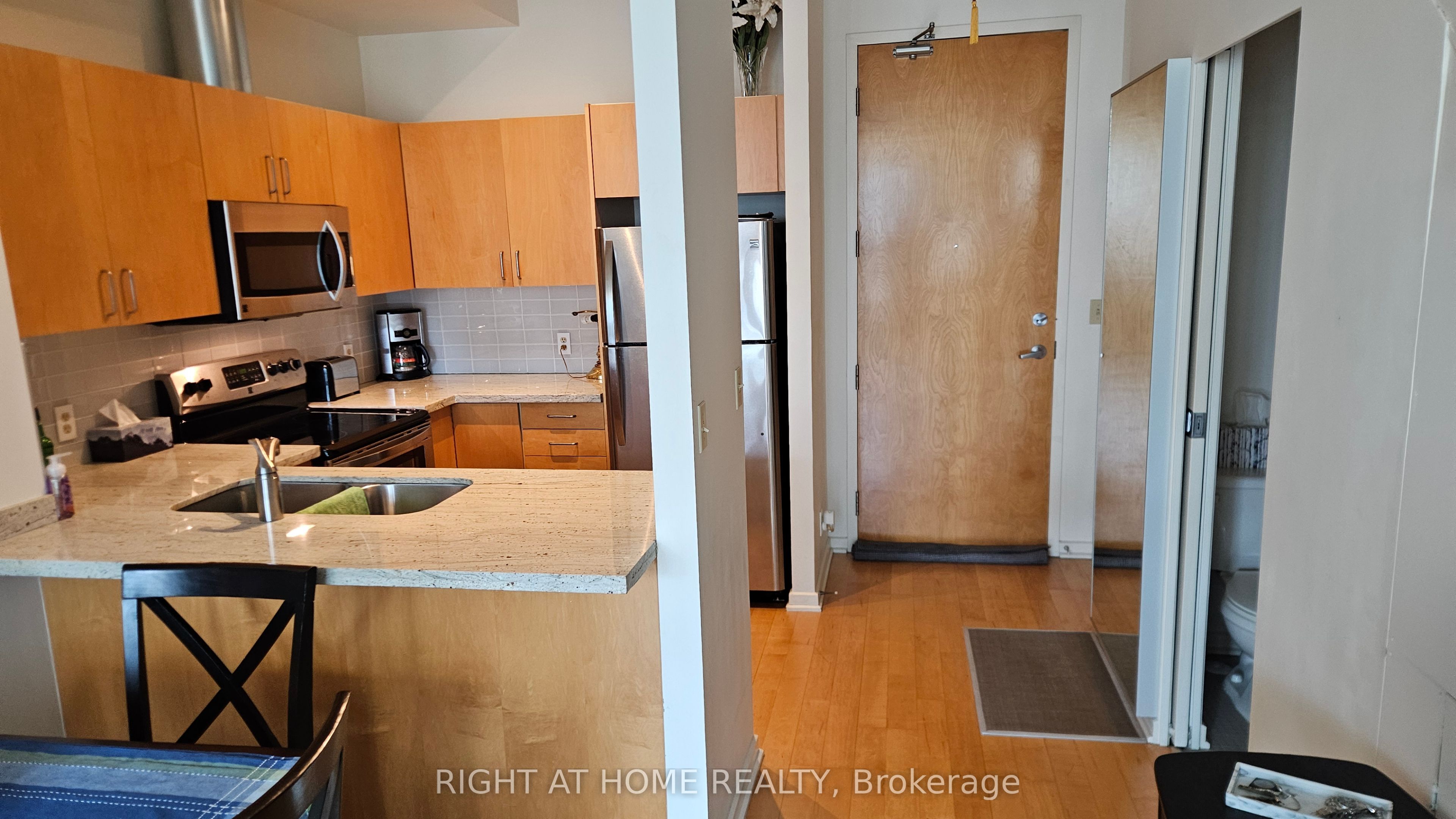 Additional image 4 of 910-388 Richmond Avenue W, Toronto, ON, M5V 3P1