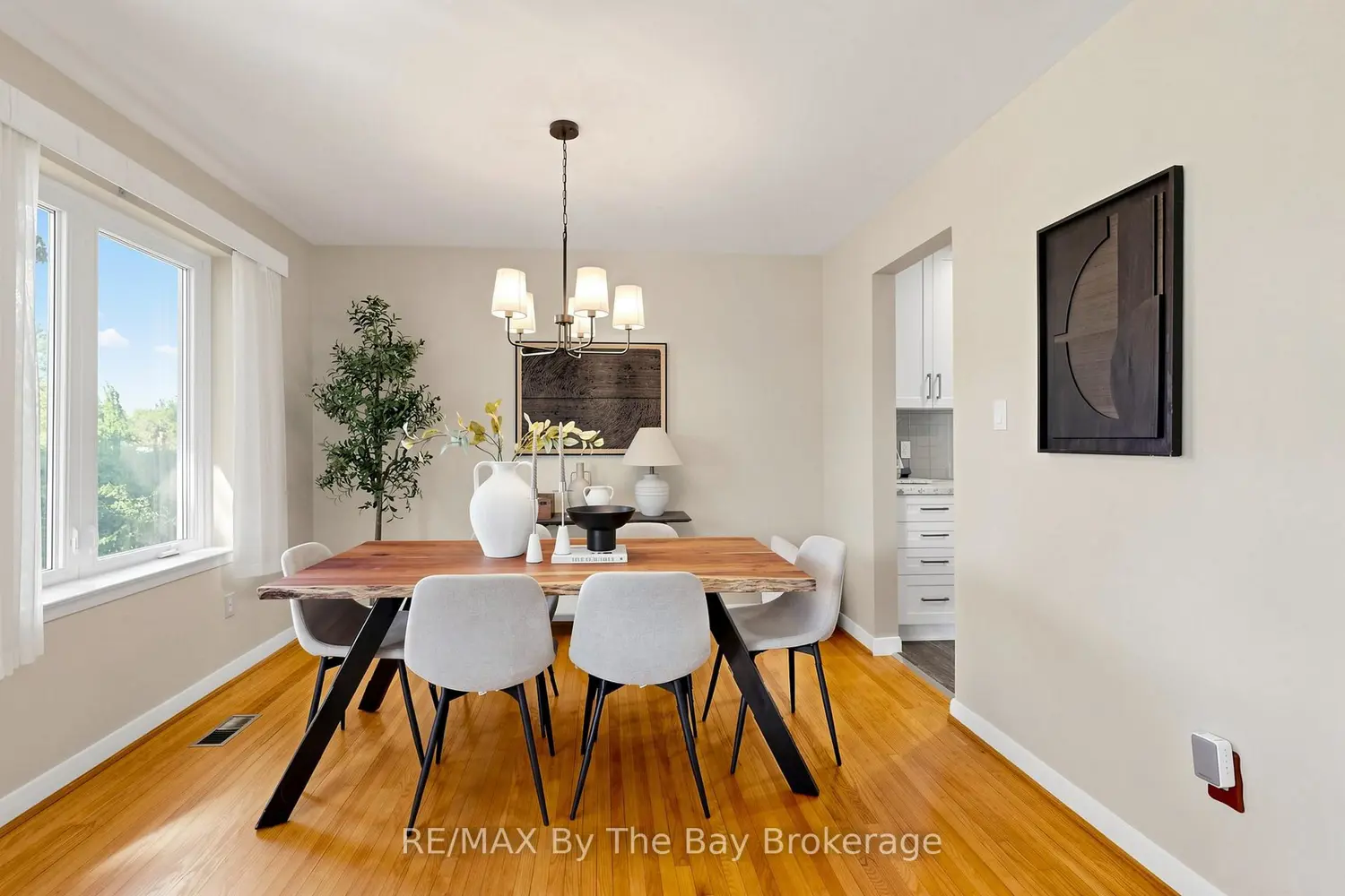 33 Ada Crescent photo 4