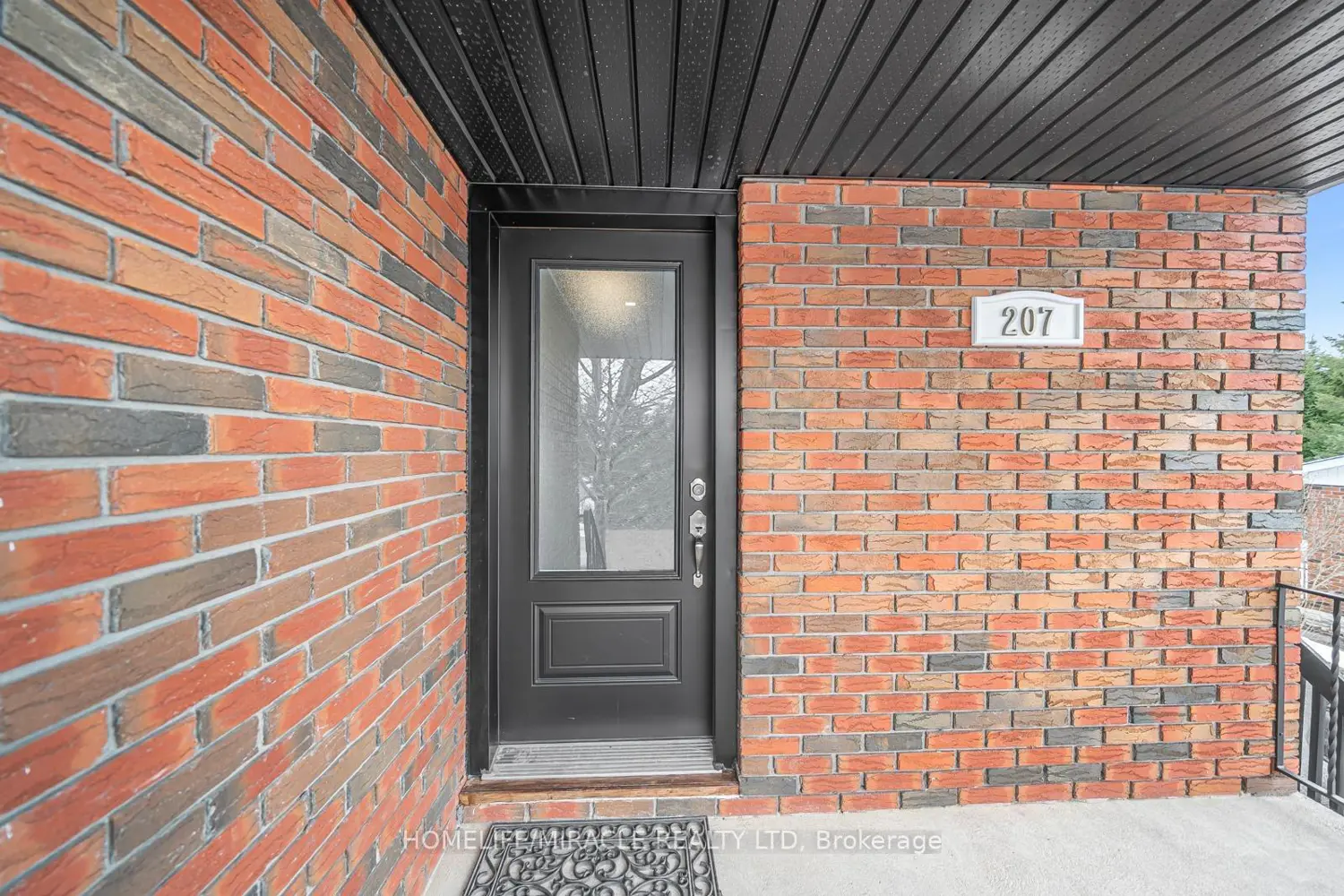 207 Baker Street photo 3
