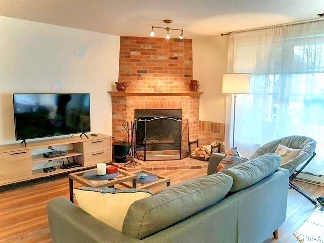 560 Rue Maple